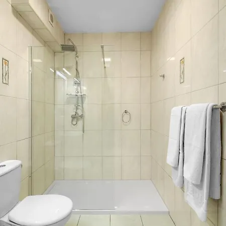 Taaakaryba Hotel *
