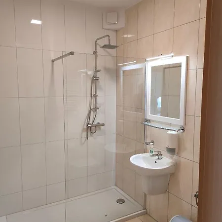 Hotel Taaakaryba *