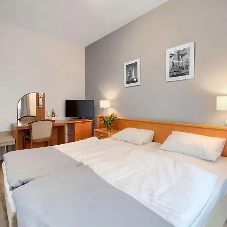 Hotel Taaakaryba *